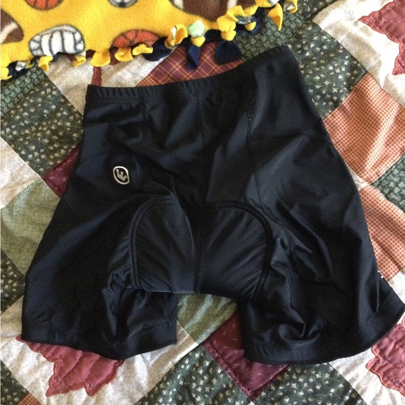 Women’s M nylon/spandex, black bicycle shorts. - Picture 2 of 7